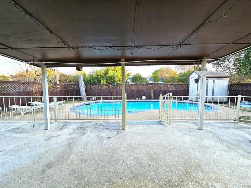 6208 Brookside Drive, Watauga TX 76148