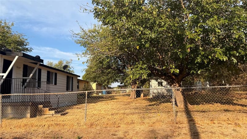 806 W Atchley Avenue, Alvarado TX 76009 - Photo 2