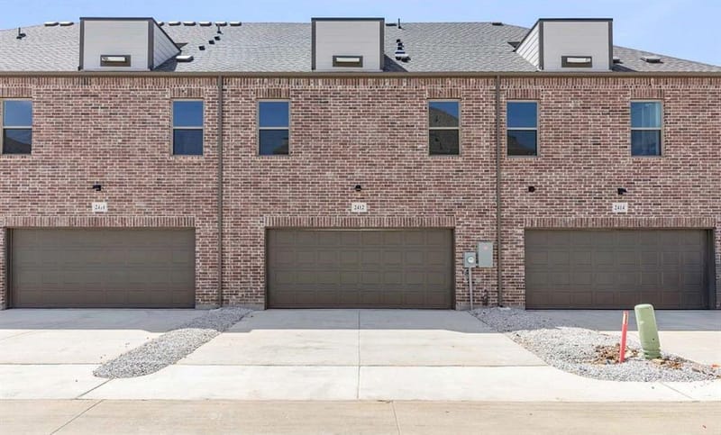 623 Blue Ridge Drive, Mansfield TX 76063 - Photo 2