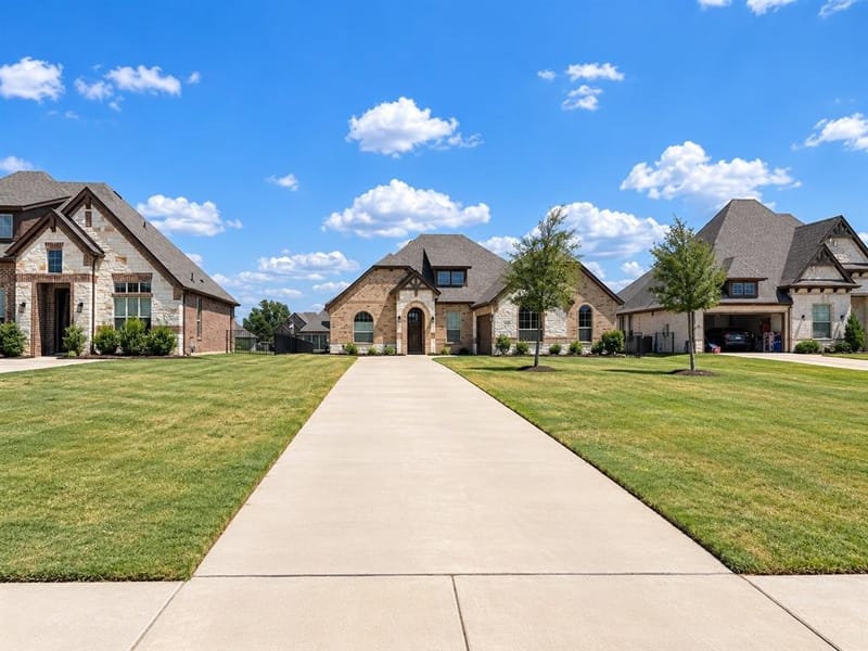 513 River Bank Court, Granbury TX 76049
