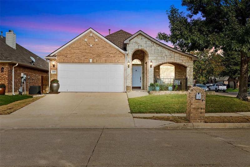 11800 Basilwood Drive, Fort Worth TX 76244