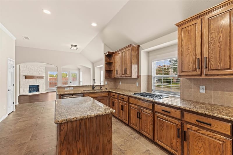 11800 Basilwood Drive, Fort Worth TX 76244 - Photo 10