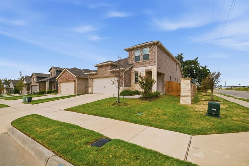 900 Crockett Street, Aubrey TX 76227 - Photo 31