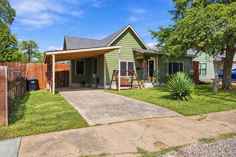 215 W Munson Street, Denison TX 75020 - Photo 3