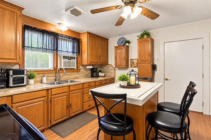 215 W Munson Street, Denison TX 75020 - Photo 9