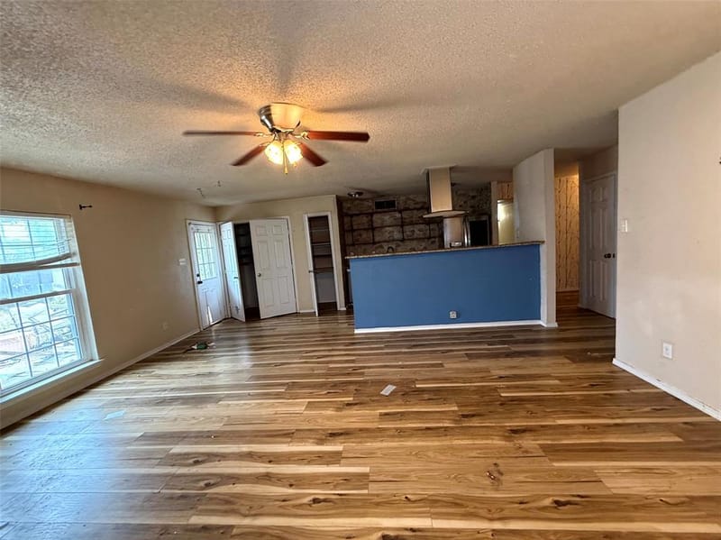 305 S Willow Street, Mansfield TX 76063 - Photo 5
