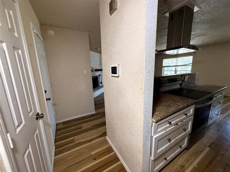 305 S Willow Street, Mansfield TX 76063 - Photo 9