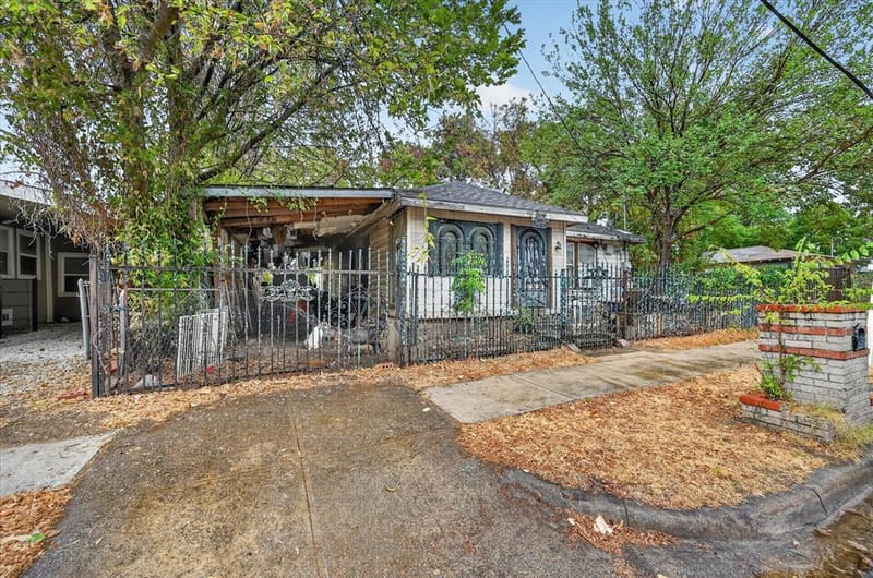 1727 Morris Street, Dallas TX 75212