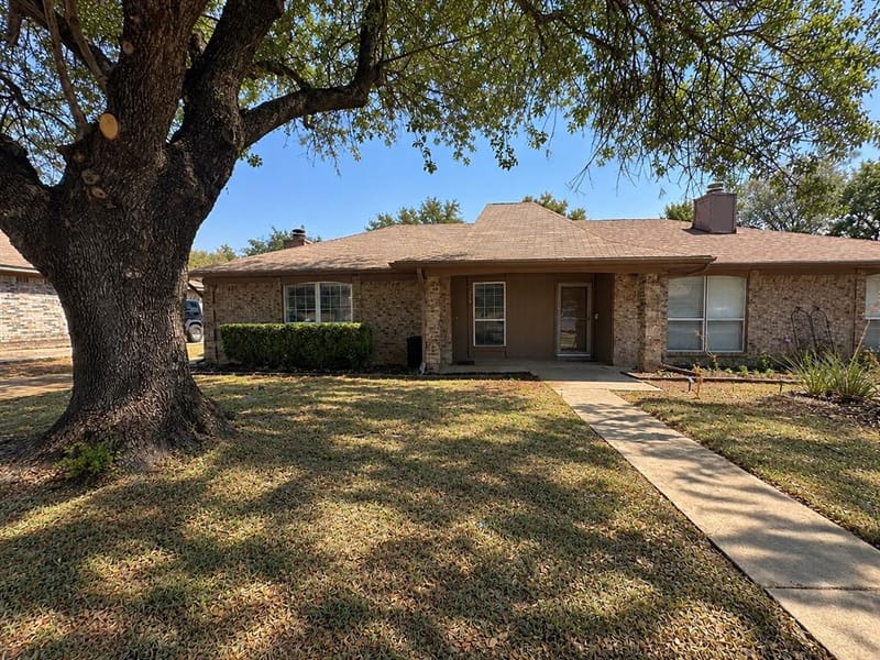 806 Blessing Creek Drive, Euless TX 76039 - Photo 3