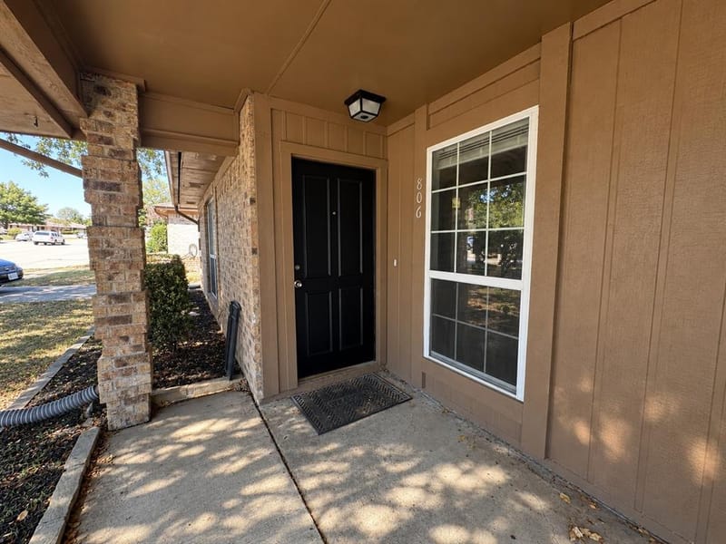 806 Blessing Creek Drive, Euless TX 76039 - Photo 4