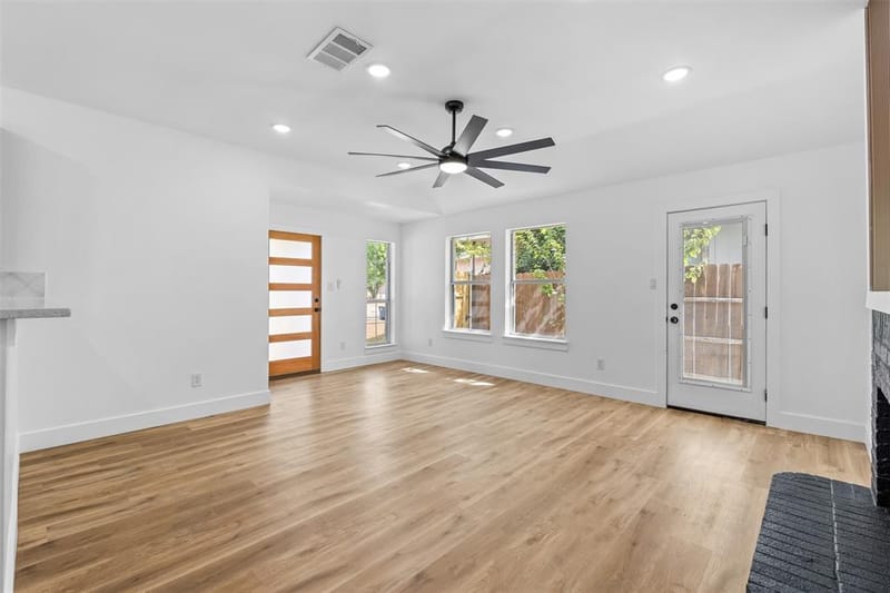 10232 Blackjack Oaks Drive, Dallas TX 75227 - Photo 3
