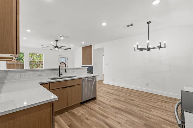 10232 Blackjack Oaks Drive, Dallas TX 75227 - Photo 14