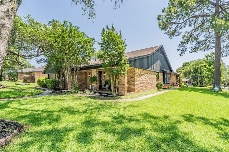 2211 Midhurst Drive, Arlington TX 76013 - Photo 2