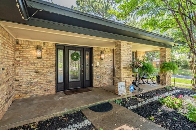 2211 Midhurst Drive, Arlington TX 76013 - Photo 3