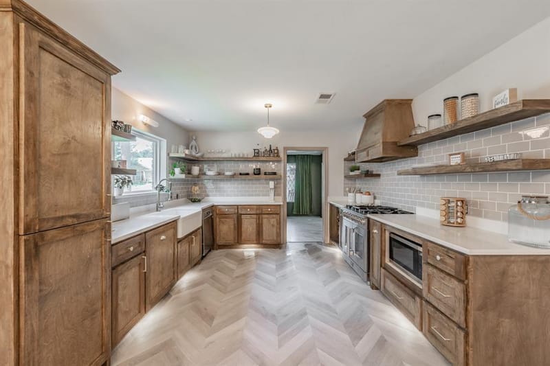 2211 Midhurst Drive, Arlington TX 76013 - Photo 5