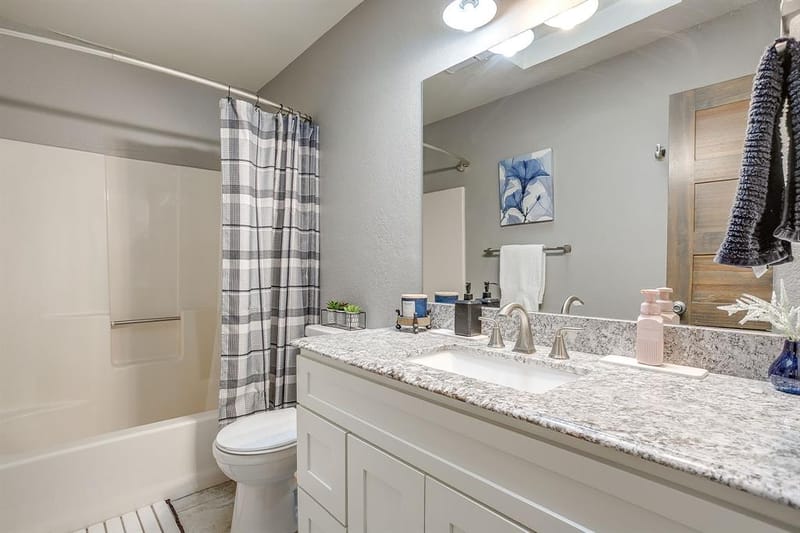 507 Heather Drive, Granbury TX 76048 - Photo 14