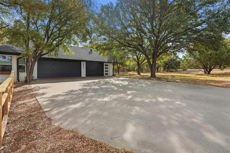 3901 Del Rio Court, Granbury TX 76049 - Photo 3
