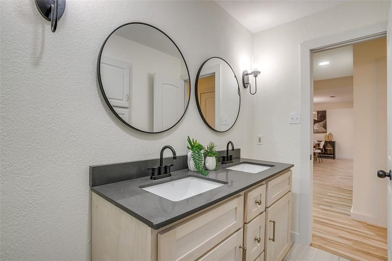 2421 Meadow View, Bedford TX 76021 - Photo 23