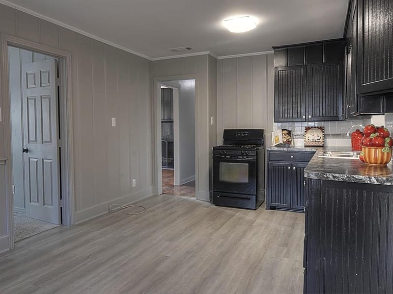 1705 N Riverside Drive, Fort Worth TX 76111 - Photo 14
