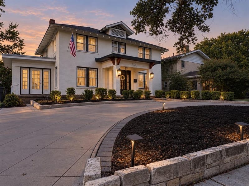 2221 Park Place Avenue, Fort Worth TX 76110 - Photo 2