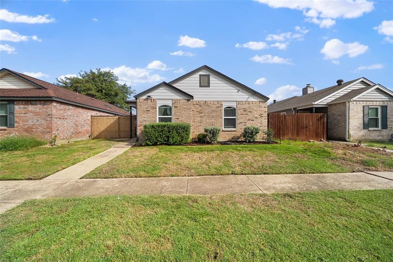 2313 Markland Street, Irving TX 75060 - Photo 2
