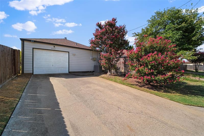 2313 Markland Street, Irving TX 75060 - Photo 25