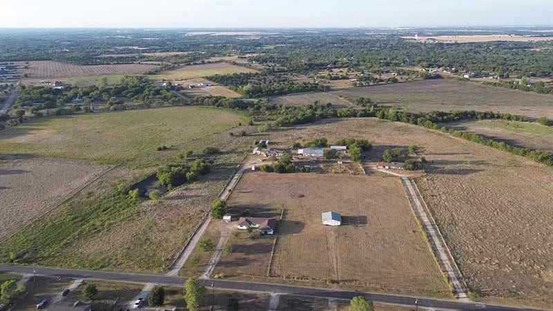 203 Farrar Road, Waxahachie TX 75165 - Photo 2