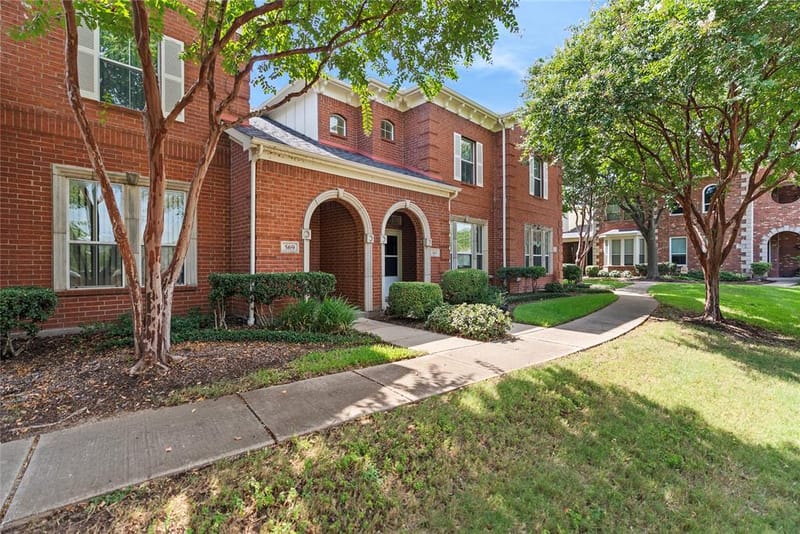 565 Legends Drive, Lewisville TX 75057 - Photo 2