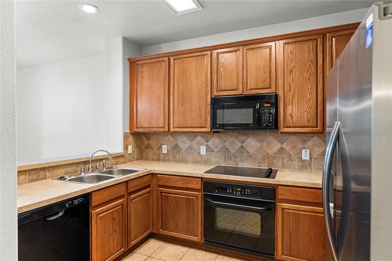 565 Legends Drive, Lewisville TX 75057 - Photo 9