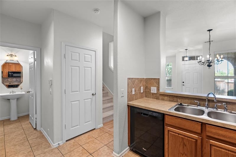 565 Legends Drive, Lewisville TX 75057 - Photo 11
