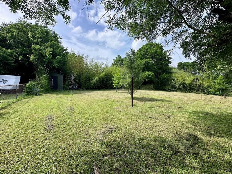 713 Rolling Hills Drive, Hewitt TX 76643 - Photo 12