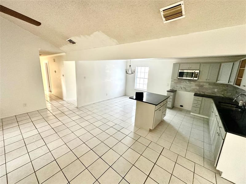 713 Rolling Hills Drive, Hewitt TX 76643 - Photo 4