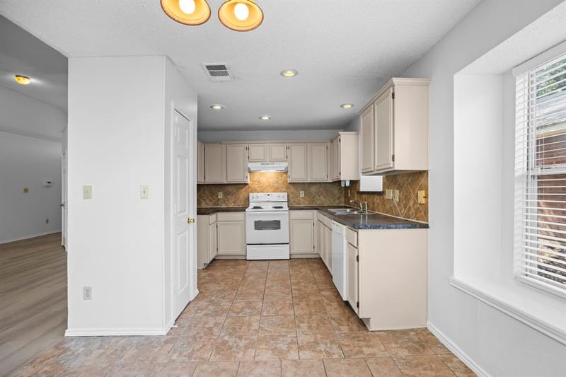 1219 Brooklawn Drive, Arlington TX 76018 - Photo 9