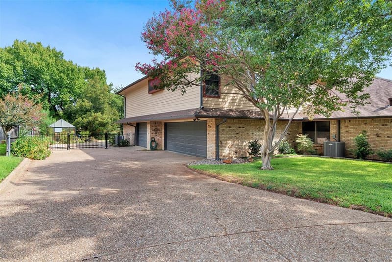 7605 Willowood Court, Fort Worth TX 76112 - Photo 4