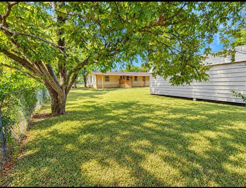 105 E Laura Avenue, Quinlan TX 75474 - Photo 5