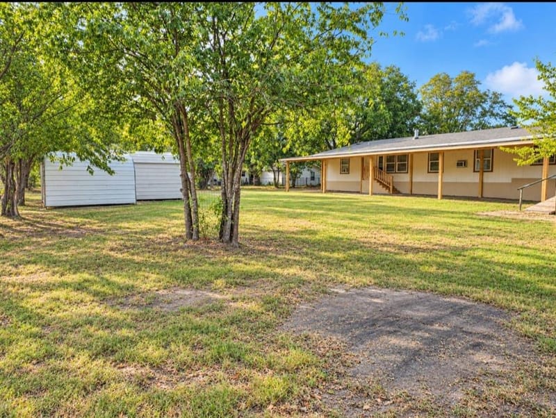 105 E Laura Avenue, Quinlan TX 75474 - Photo 9
