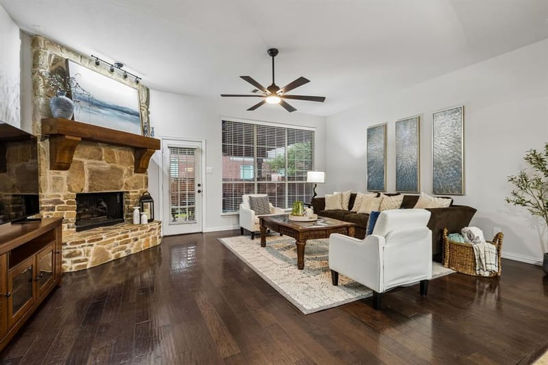 1061 Noble Avenue, Lantana TX 76226