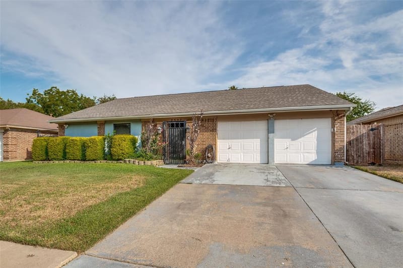 2307 Busch Drive, Arlington TX 76014 - Photo 3