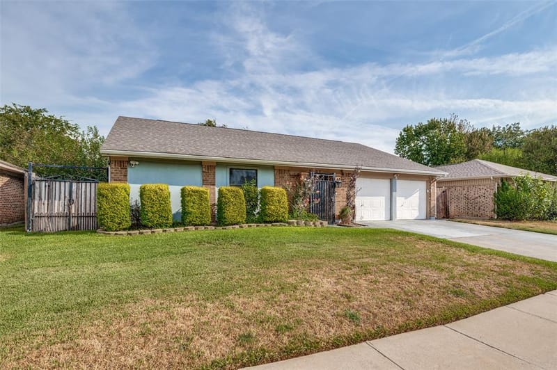 2307 Busch Drive, Arlington TX 76014