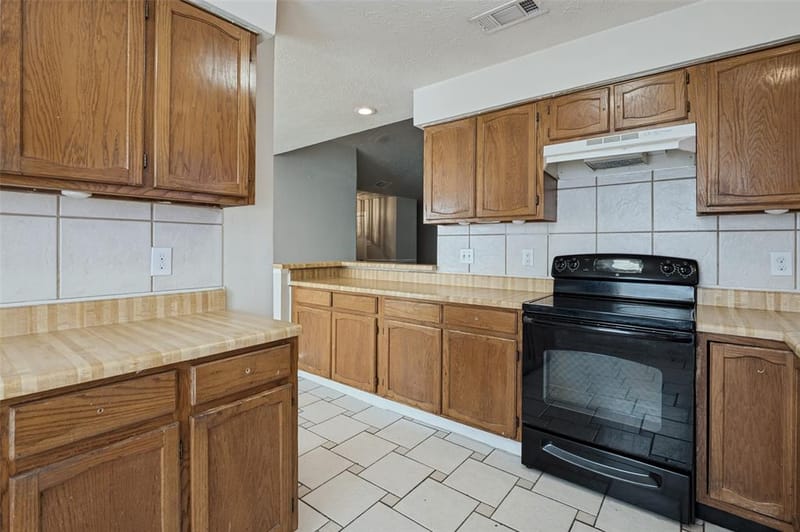 2307 Busch Drive, Arlington TX 76014 - Photo 9