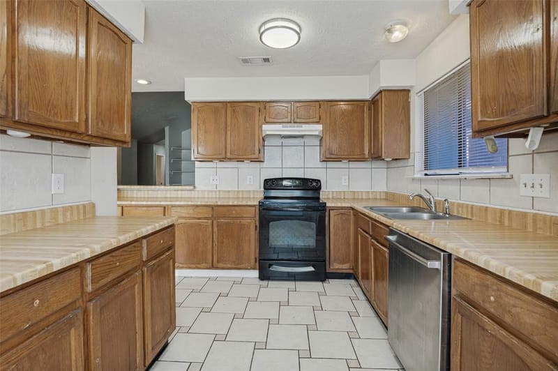 2307 Busch Drive, Arlington TX 76014 - Photo 8