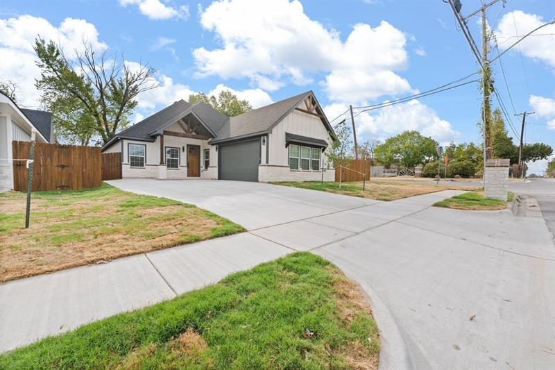 813 Tierney Road, Fort Worth TX 76112 - Photo 2