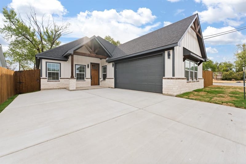 813 Tierney Road, Fort Worth TX 76112 - Photo 3