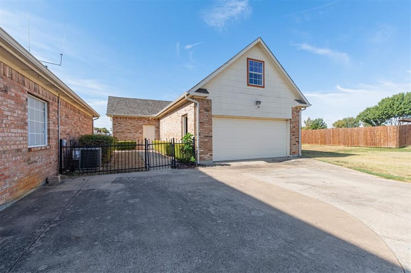1198 E Oaklawn Drive, Talty TX 75160 - Photo 26