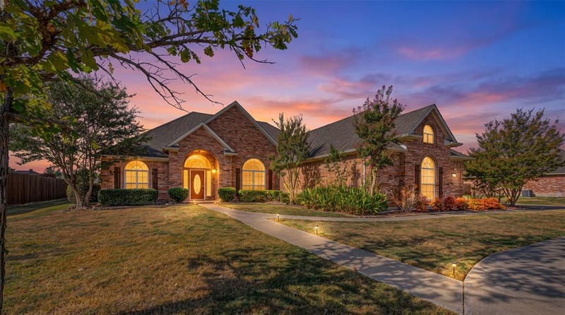 1198 E Oaklawn Drive, Talty TX 75160