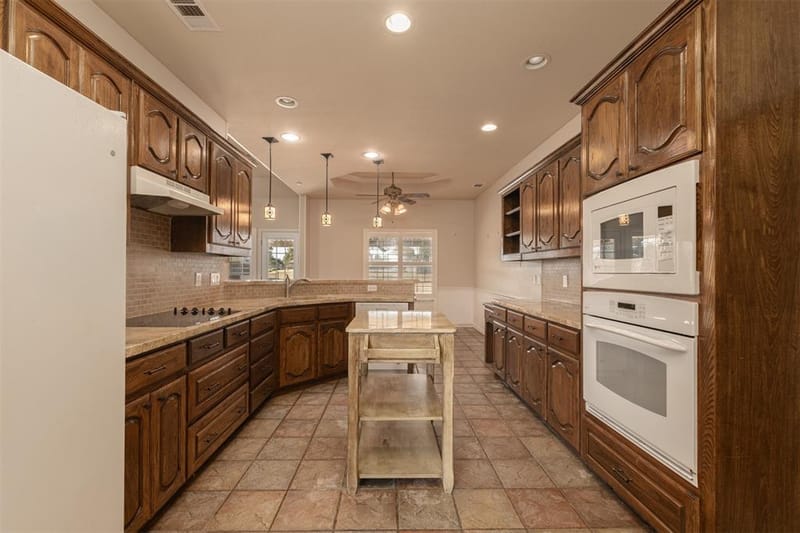 1198 E Oaklawn Drive, Talty TX 75160 - Photo 9
