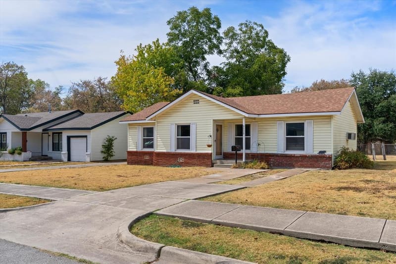 3513 Meadow Oaks Drive, Haltom City TX 76117 - Photo 3