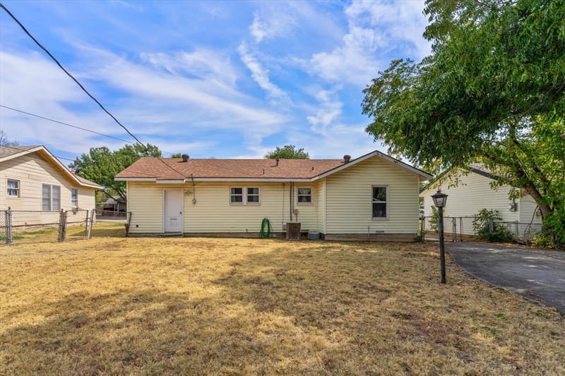 3513 Meadow Oaks Drive, Haltom City TX 76117 - Photo 32