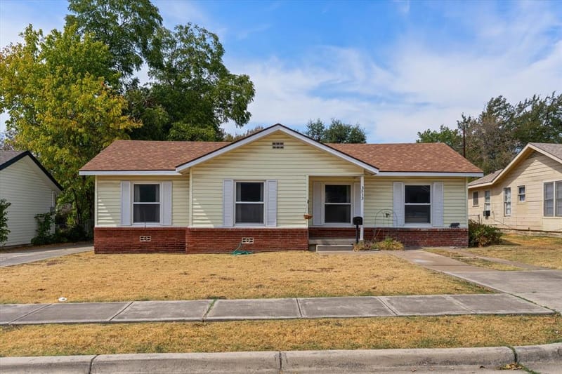 3513 Meadow Oaks Drive, Haltom City TX 76117