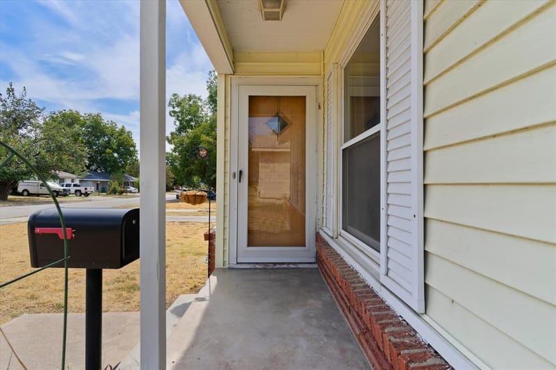 3513 Meadow Oaks Drive, Haltom City TX 76117 - Photo 4